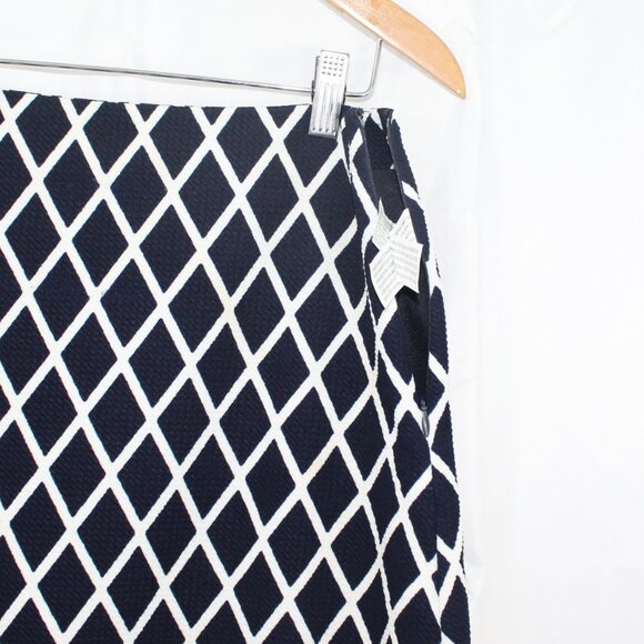 Forever 21 Navy Dark Blue and White Diamond Pattern Plaid Skirt with Pockets - Picture 2 of 4